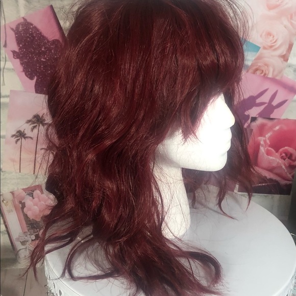 Dark Red Wavy Bob with Bangs - New Never Worn - Picture 2 of 4